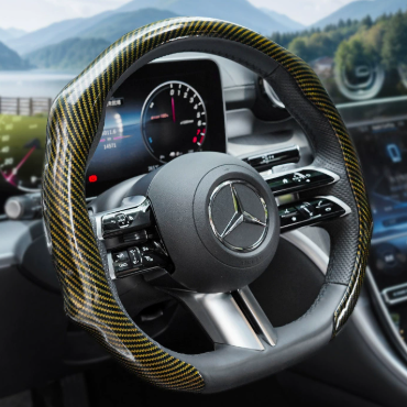 Coprivolante per auto con texture in fibra di carbonio ed effetto laser