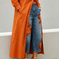 Jeans da donna a gamba larga con stampa floreale artistica.