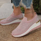Sneakers slip-on casual da donna in tessuto a rete con strass