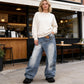 Jeans in denim a gamba larga con vita asimmetrica da donna