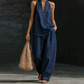 Completo casual da donna con top allacciato al collo e pantaloni a gamba larga