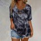 T-shirt da donna con scollo a V, allacciatura e fantasia tie-dye