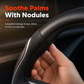 🏎️ SCONTO DEL 50% ORA! 🔥 Coprivolante in fibra di carbonio – Presa migliorata, pelle antiscivolo e massaggio per i palmi – Universale, per volanti da 15" (38 cm) 🛡️
